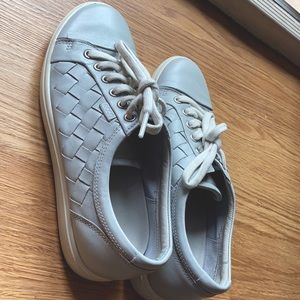 Ecco soft leather sneaker in the color gray.